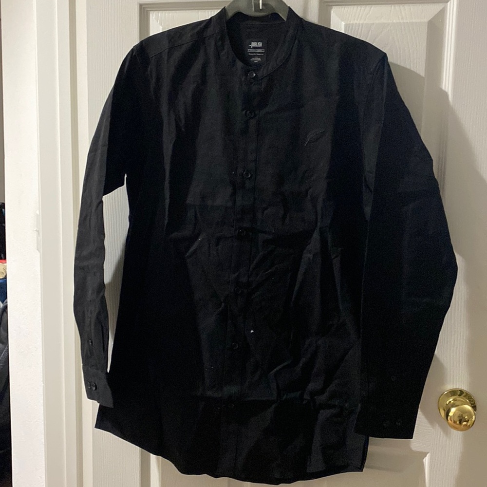 Men’s Publish button down shirt. Size small